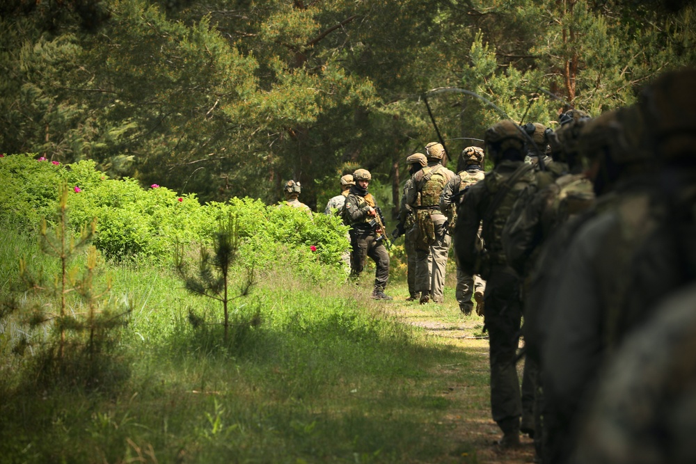 U.S. Marines, Portuguese Forces Execute Amphibious Raid - BALTOPS25