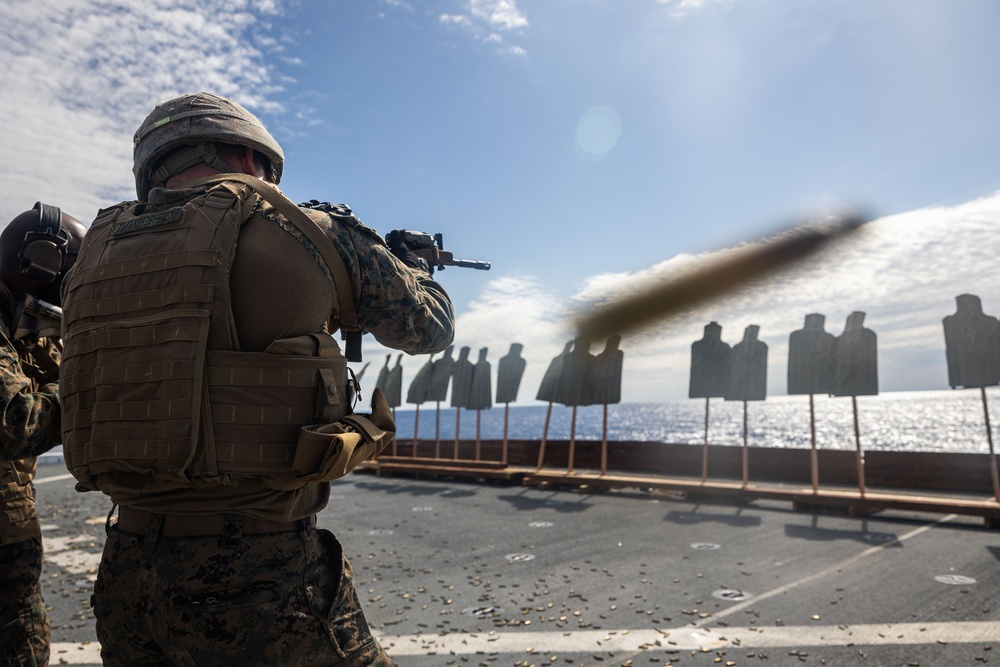31st MEU | Live-fire deck shoot aboard USS San Diego