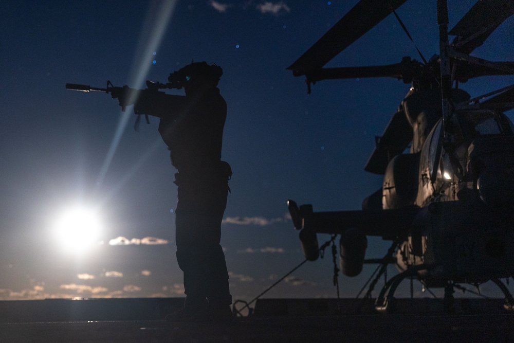31st MEU | Live-fire deck shoot aboard USS San Diego