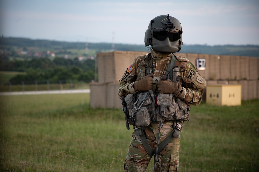 U.S. Soldiers assigned toRC-E's Task Force Aviation and Maneuver Battalion conduct an aerial insertion along the ABL in Kosovo