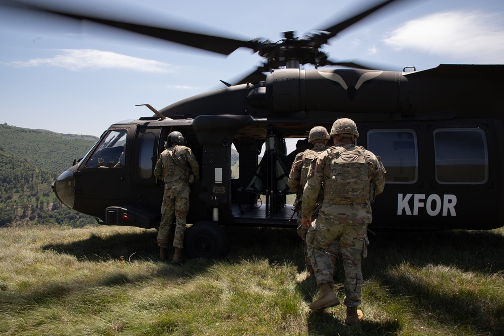 U.S. Soldiers assigned to RC-E's Task Force Aviation and Maneuver Battalion conduct an aerial insertion along the ABL in Kosovo