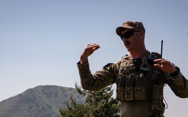 U.S. Soldiers assigned to RC-E's Task Force Aviation and Maneuver Battalion conduct an aerial insertion along the ABL in Kosovo