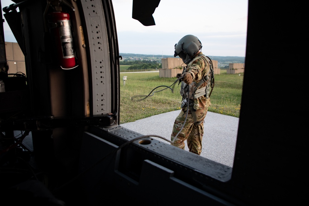 U.S. Soldiers assigned to RC-E's Task Force Aviation and Maneuver Battalion conduct an aerial insertion along the ABL in Kosovo