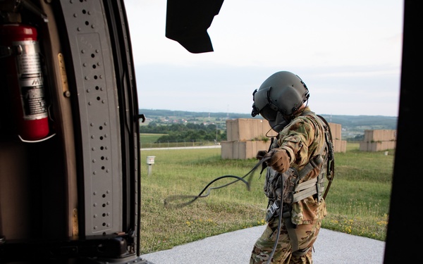 U.S. Soldiers assigned to RC-E's Task Force Aviation and Maneuver Battalion conduct an aerial insertion along the ABL in Kosovo