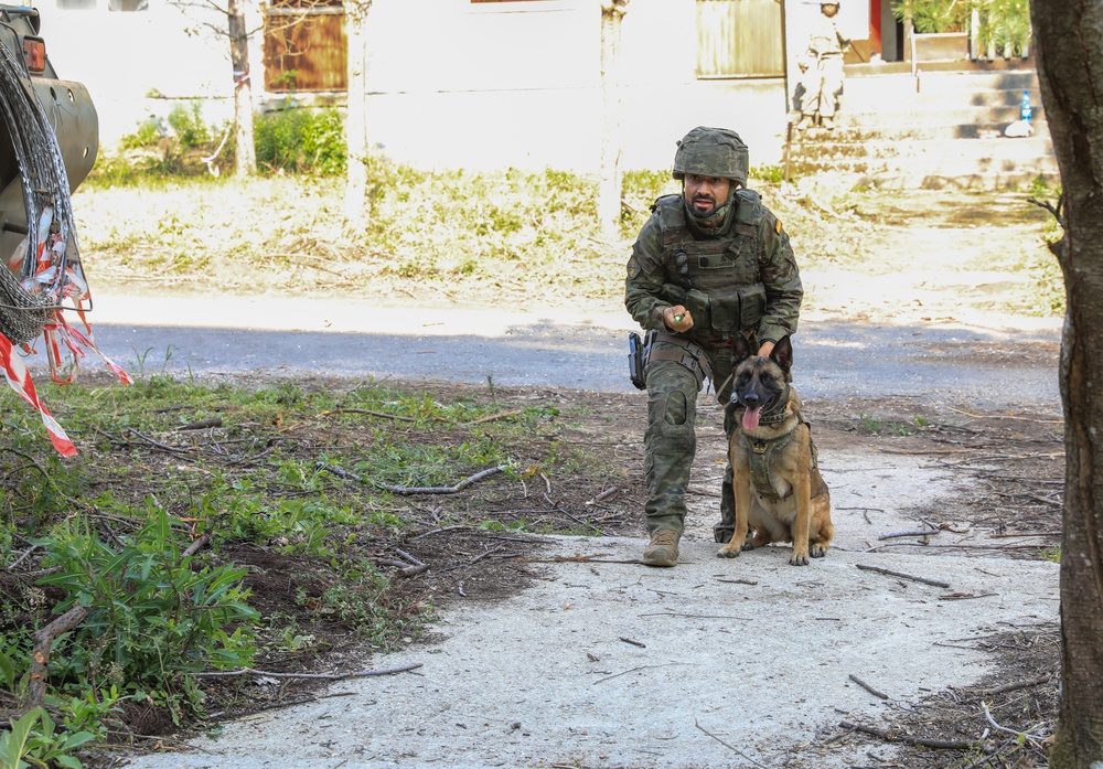 2CR Soldiers conduct CQB training with Spanish Armed forces