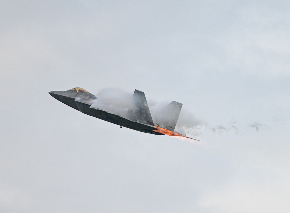 F-22 Demo Team Sharpens Skills with Precision Flight Practice