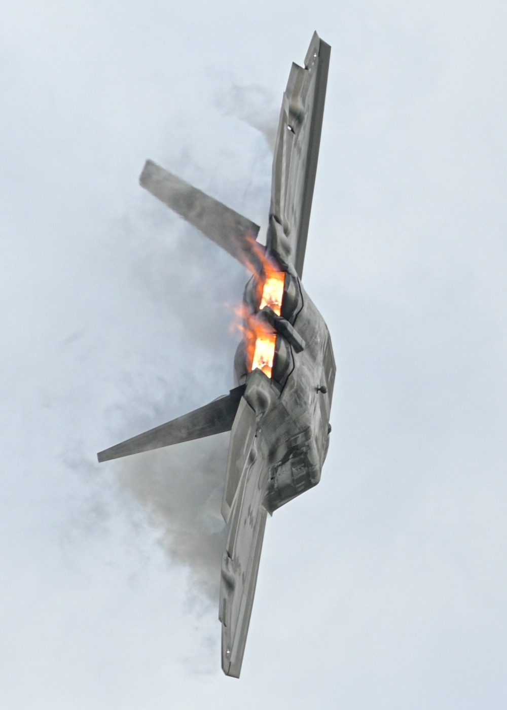 F-22 Demo Team Sharpens Skills with Precision Flight Practice