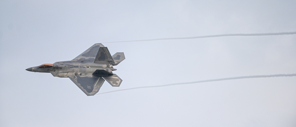 F-22 Demo Team Sharpens Skills with Precision Flight Practice