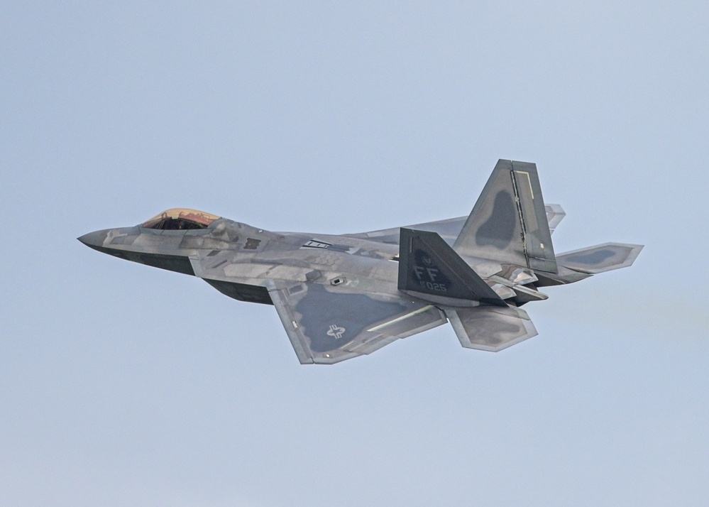 F-22 Demo Team Sharpens Skills with Precision Flight Practice