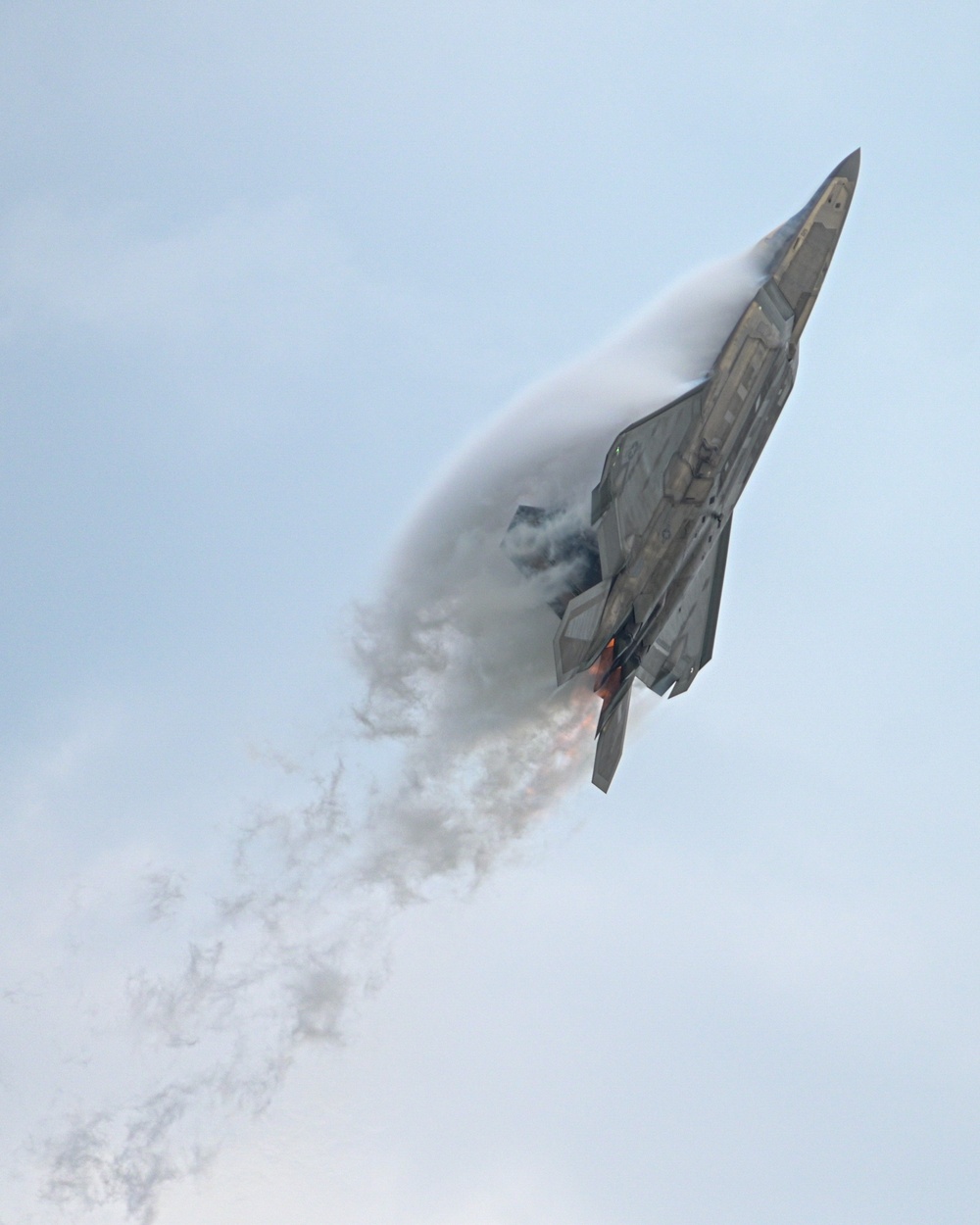F-22 Demo Team Sharpens Skills with Precision Flight Practice