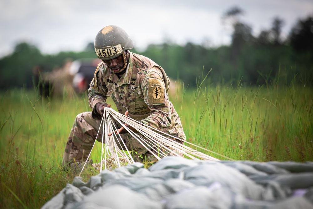 BASIC AIRBORNE SCHOOL (Jump Week)