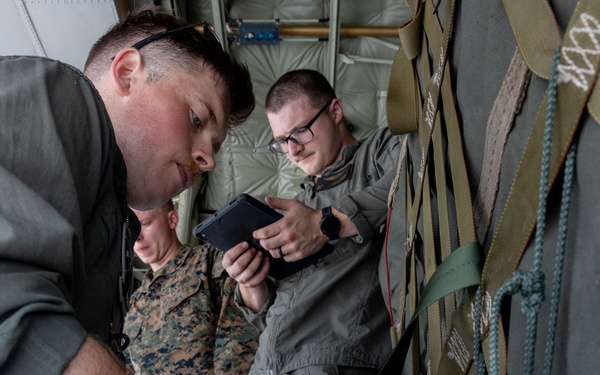 2nd Distribution Support Battalion Conducts Air Delivery