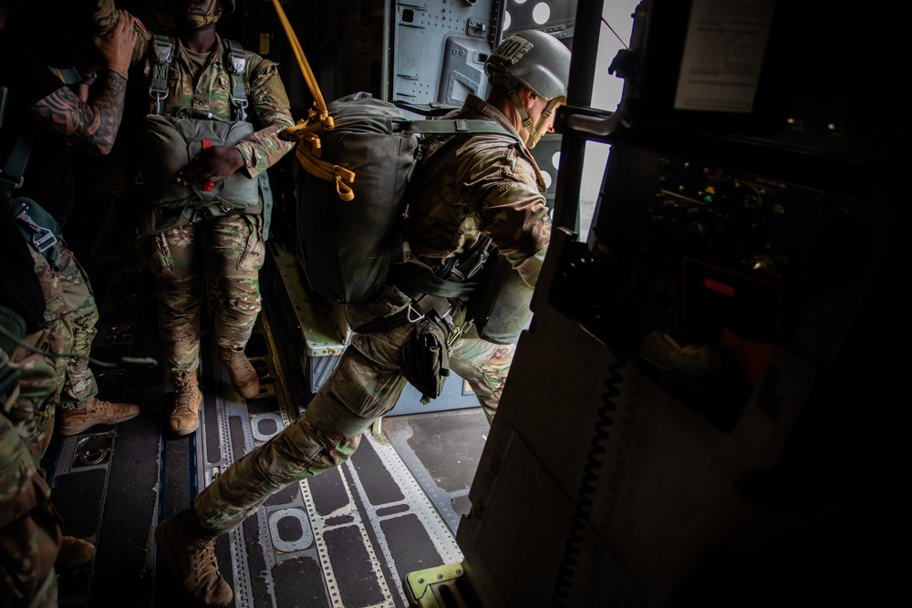 BASIC AIRBORNE SCHOOL (Jump Week)