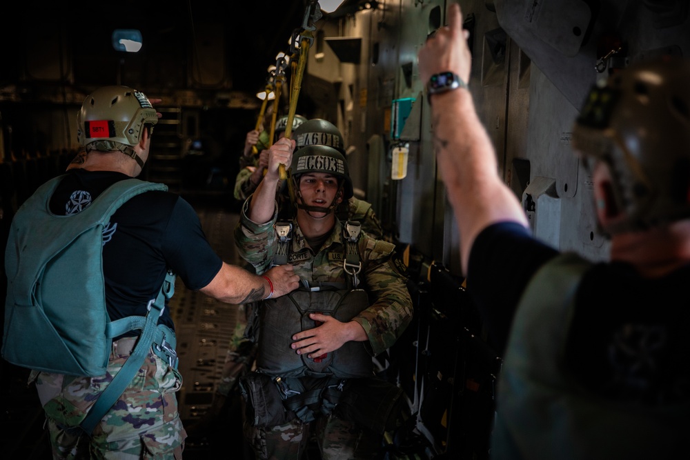 BASIC AIRBORNE SCHOOL (Jump Week)