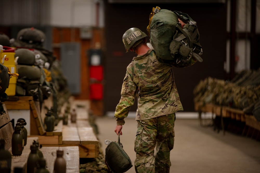 BASIC AIRBORNE SCHOOL (Jump Week)