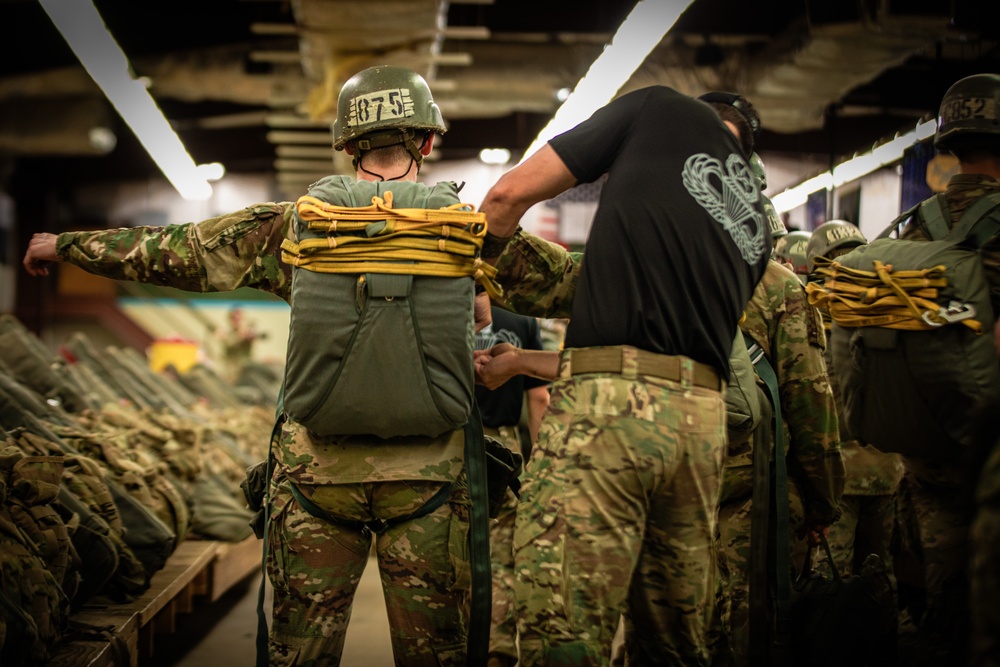 BASIC AIRBORNE SCHOOL (Jump Week)