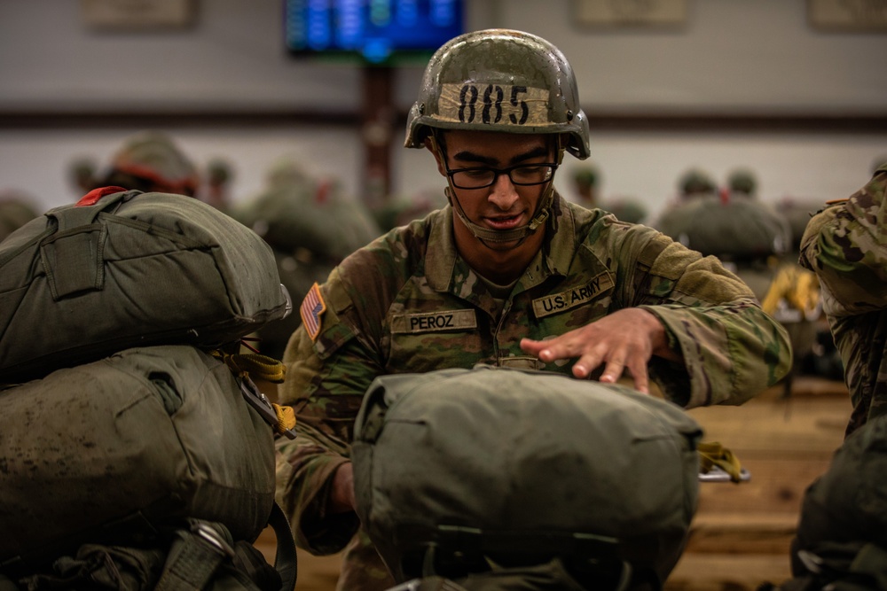 BASIC AIRBORNE SCHOOL (Jump Week)