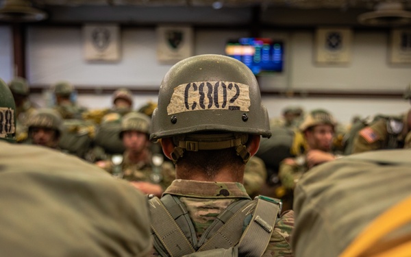 BASIC AIRBORNE SCHOOL (Jump Week)