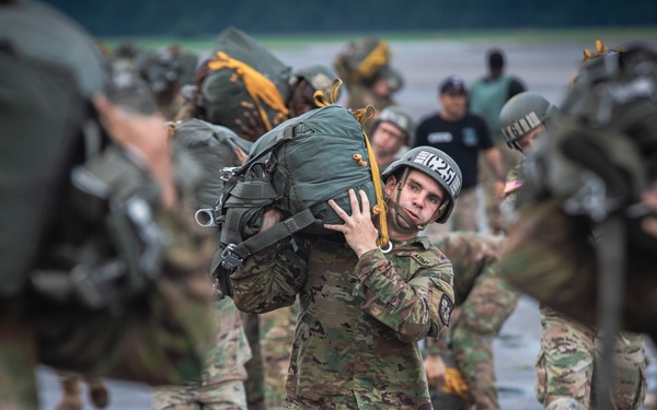 BASIC AIRBORNE SCHOOL (Jump Week)