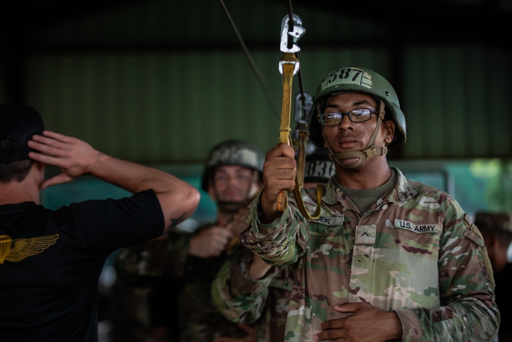 U.S. ARMY BASIC AIRBORNE COURSE (Jump Week)