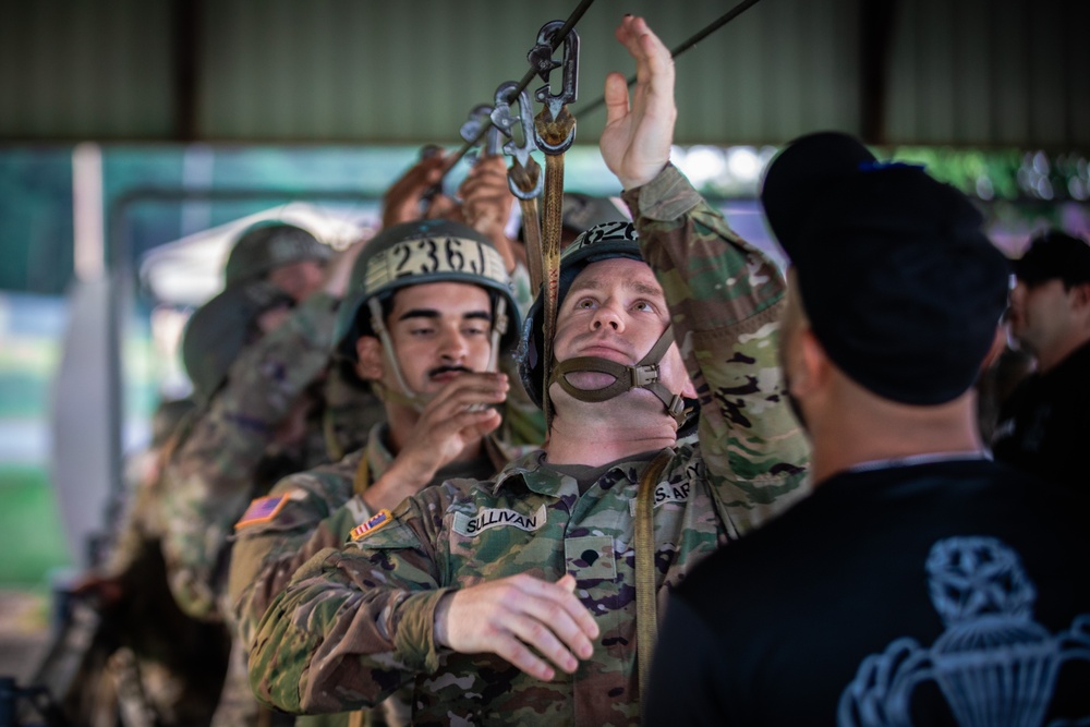U.S. ARMY BASIC AIRBORNE COURSE (Jump Week)