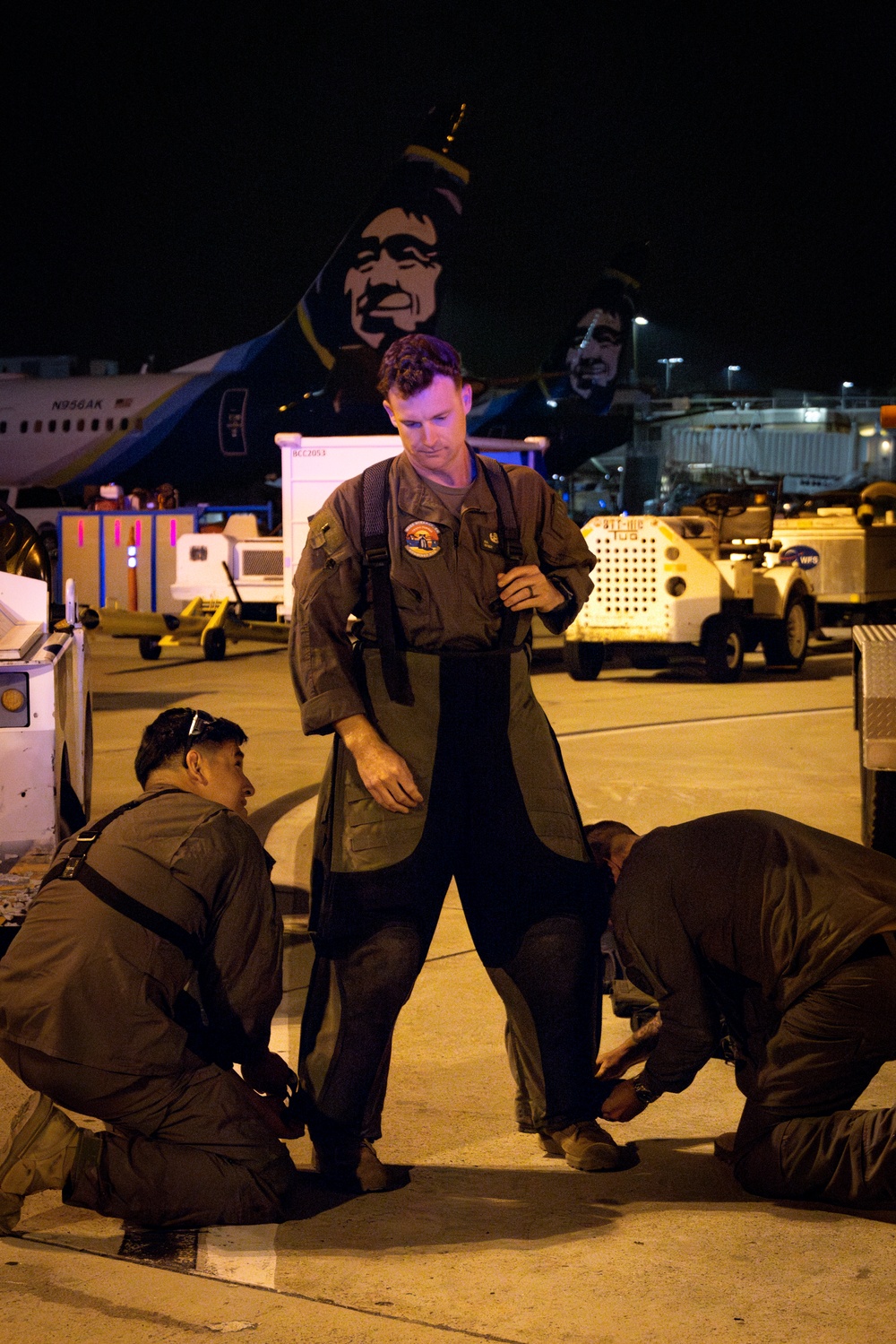 EOD and San Diego MAST conduct a simulated bomb extract at the San Diego International Airport