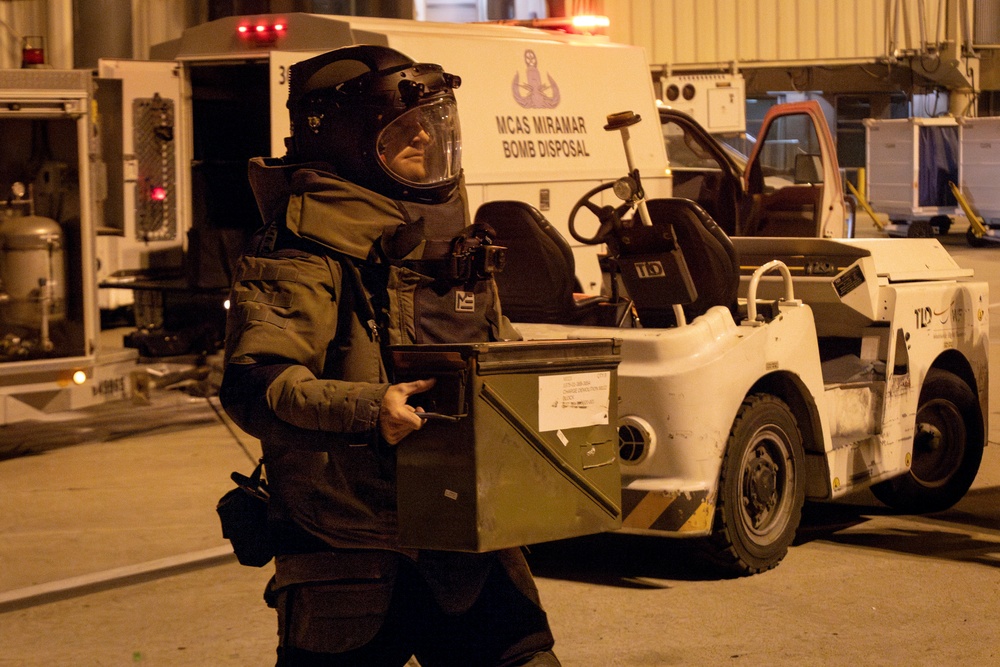 EOD and San Diego MAST conduct a simulated bomb extract at the San Diego International Airport