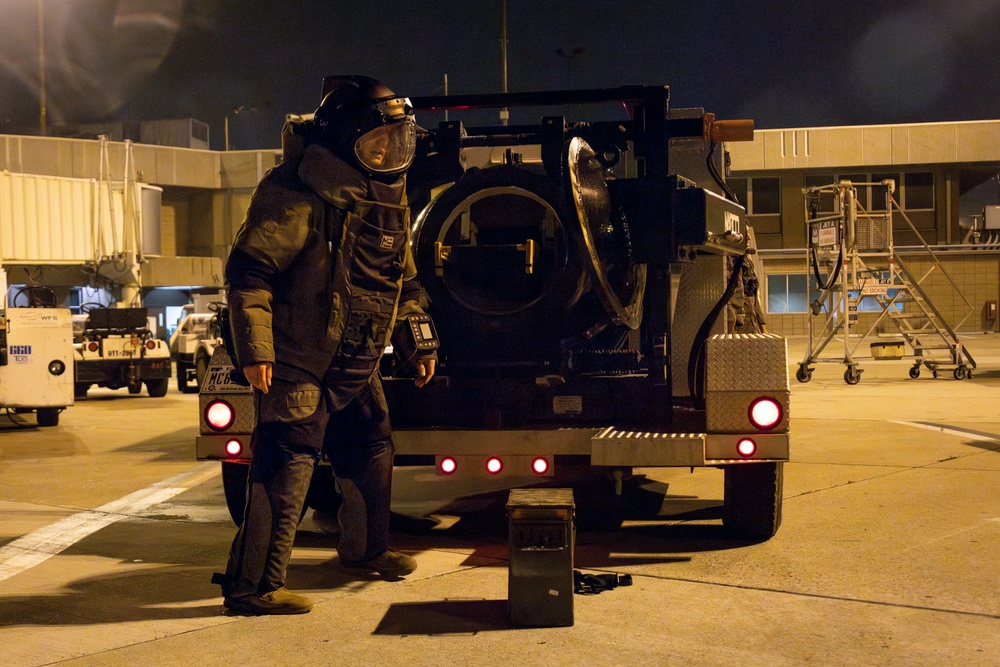 EOD and San Diego MAST conduct a simulated bomb extract at the San Diego International Airport
