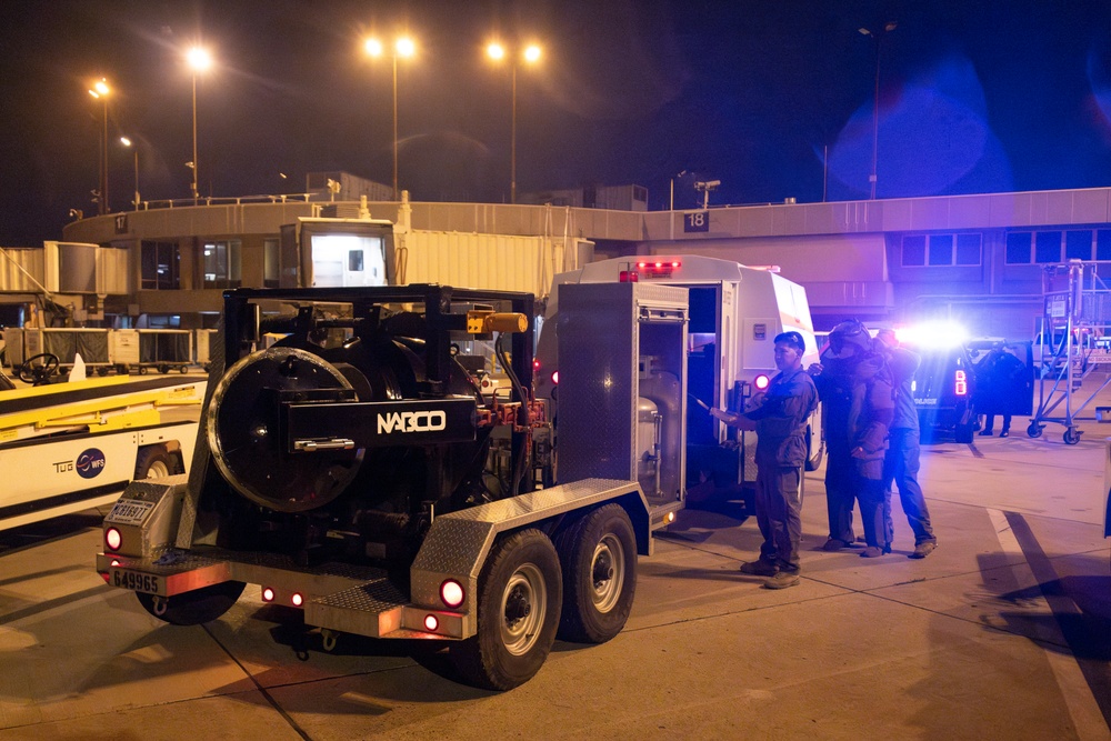 EOD and San Diego MAST conduct a simulated bomb extract at the San Diego International Airport