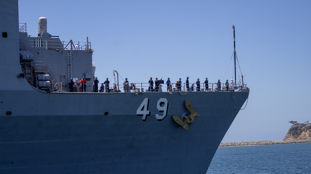 MANNING THE RAILS ABOARD USS HARPERS FERRY