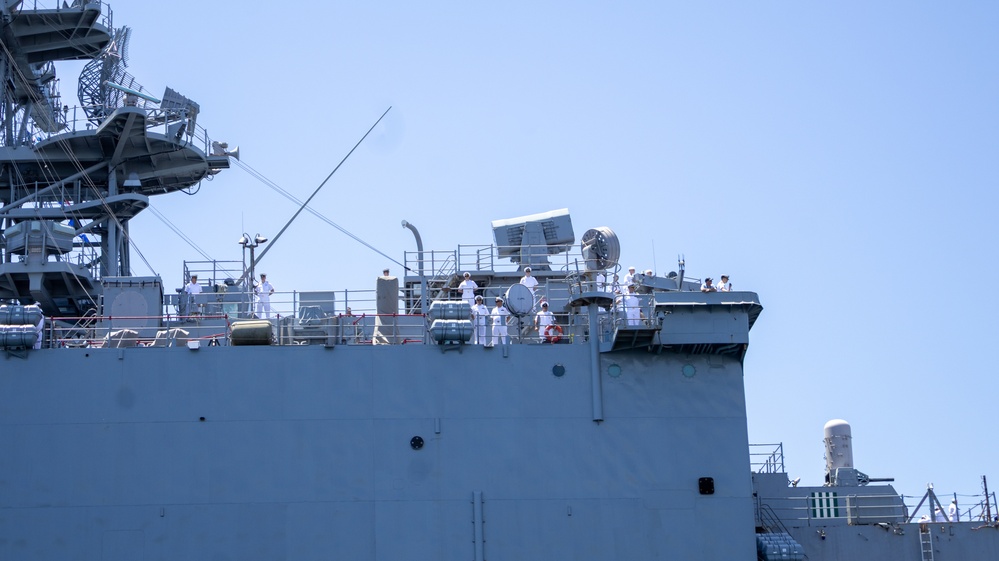 MANNING THE RAILS ABOARD USS HARPERS FERRY