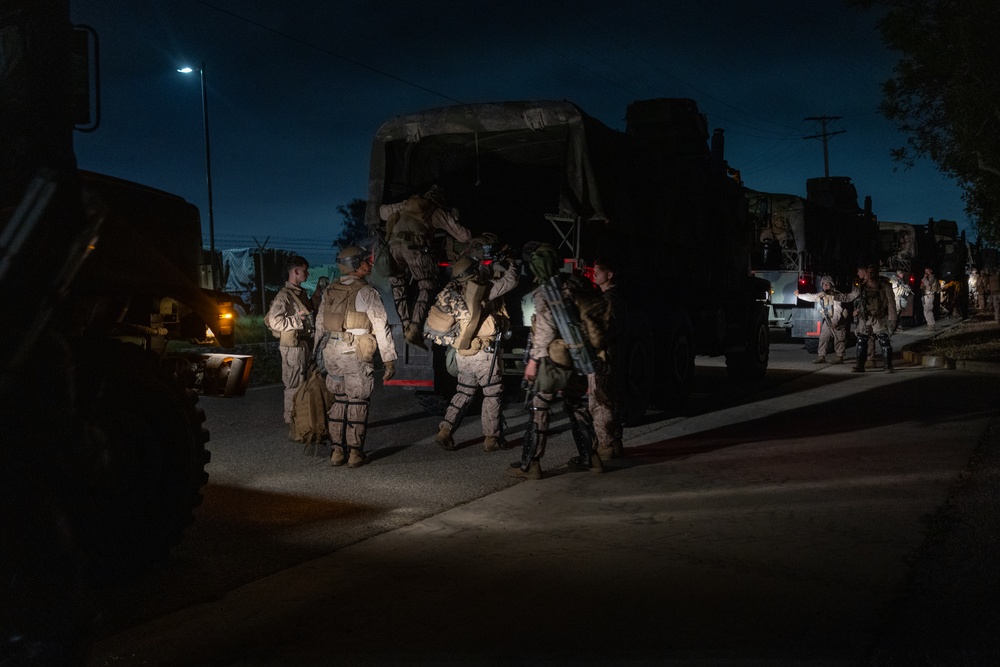 U.S. Marines arrive at federal building to assist California National Guard
