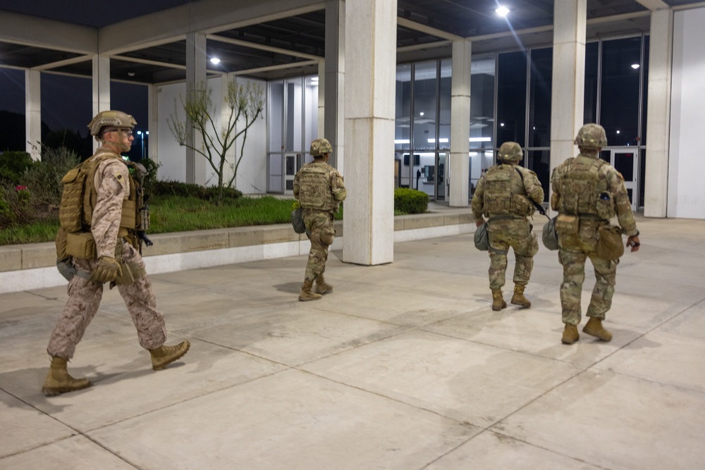 U.S. Marines arrive at federal building to assist California National Guard