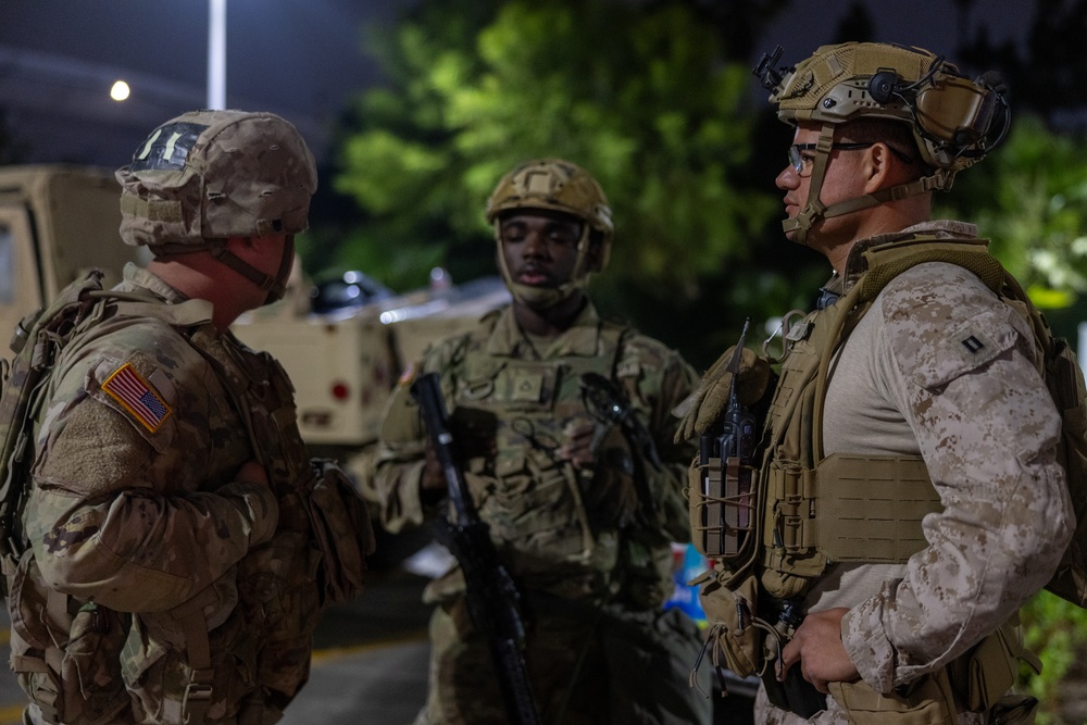 U.S. Marines arrive at federal building to assist California National Guard