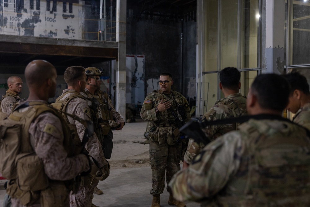 U.S. Marines arrive at federal building to assist California National Guard