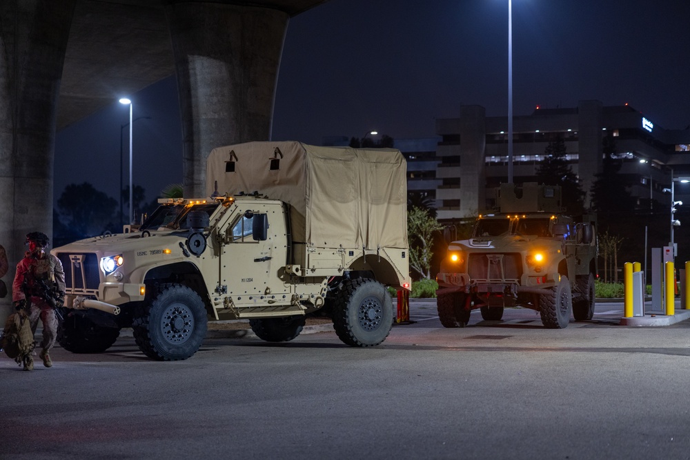 U.S. Marines arrive at federal building to assist California National Guard