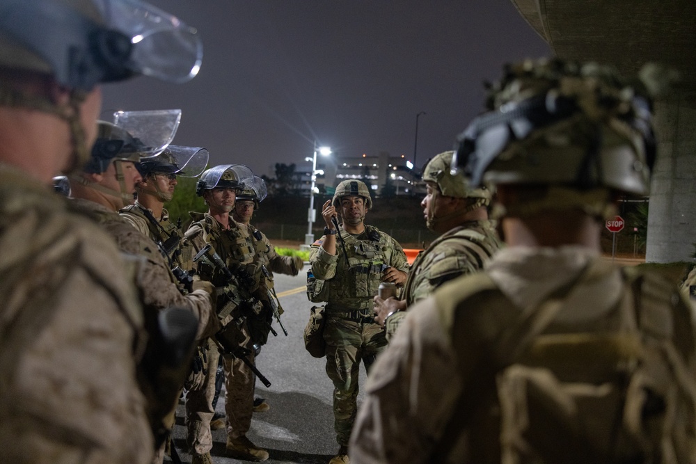 U.S. Marines arrive at federal building to assist California National Guard