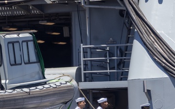 MANNING THE RAILS ABOARD USS HARPERS FERRY