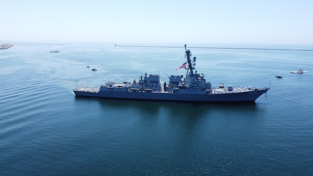 MANNING THE RAILS ABOARD USS CARL M LEVIN