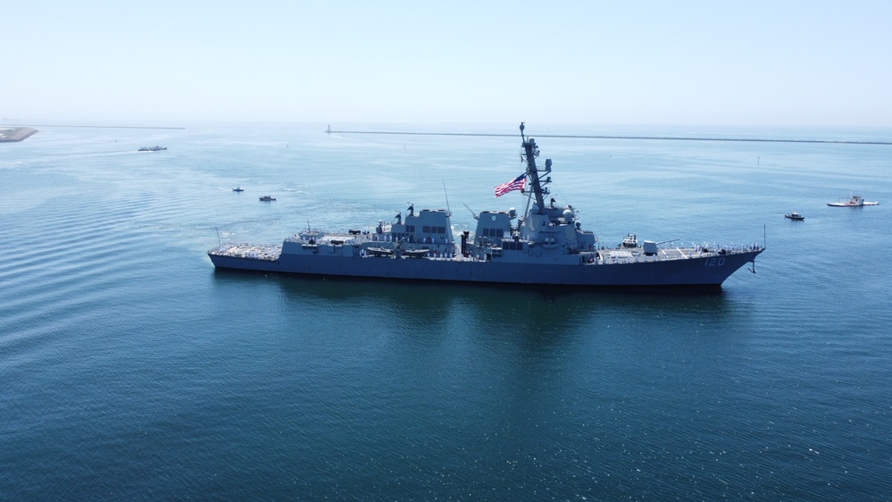 MANNING THE RAILS ABOARD USS CARL M LEVIN