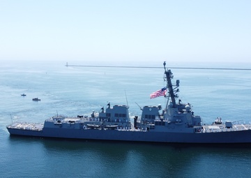 MANNING THE RAILS ABOARD USS CARL M LEVIN