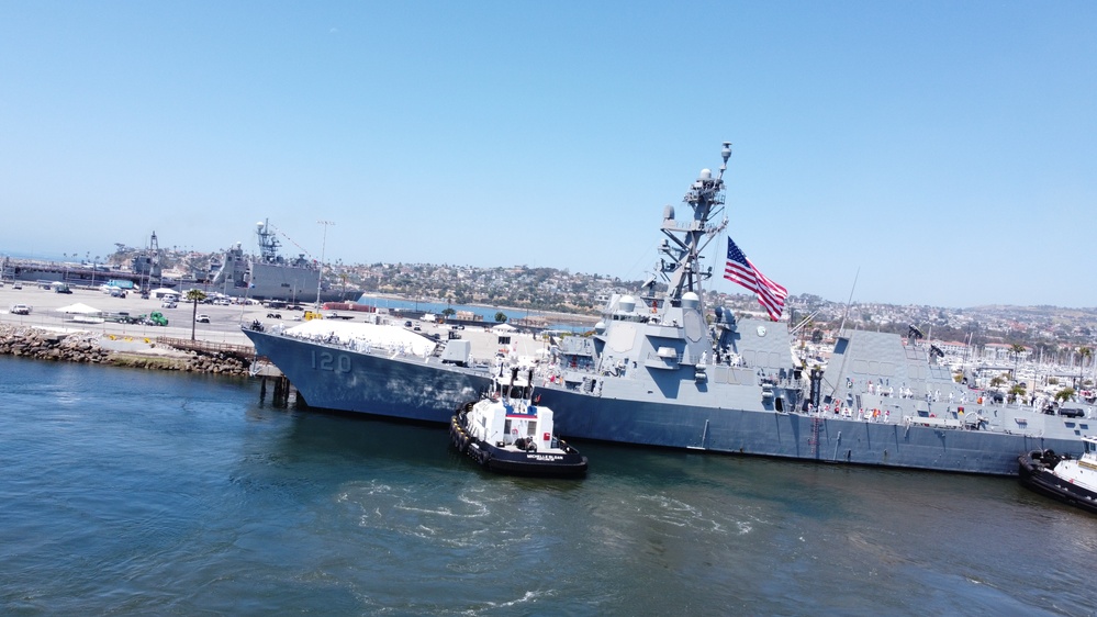 MANNING THE RAILS ABOARD USS CARL M LEVIN