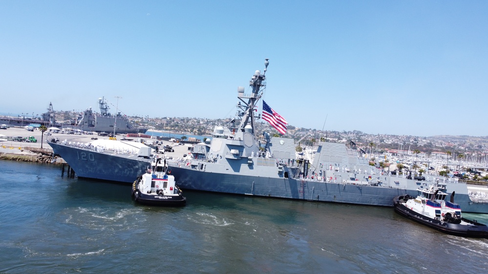 MANNING THE RAILS ABOARD USS CARL M LEVIN