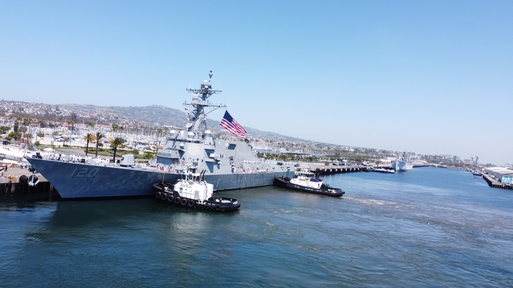 MANNING THE RAILS ABOARD USS CARL M LEVIN