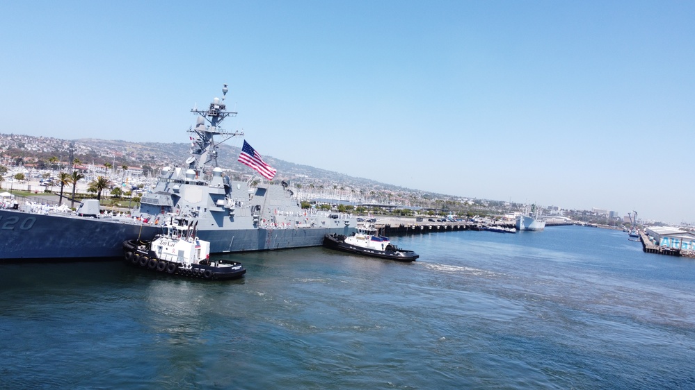 MANNING THE RAILS ABOARD USS CARL M LEVIN