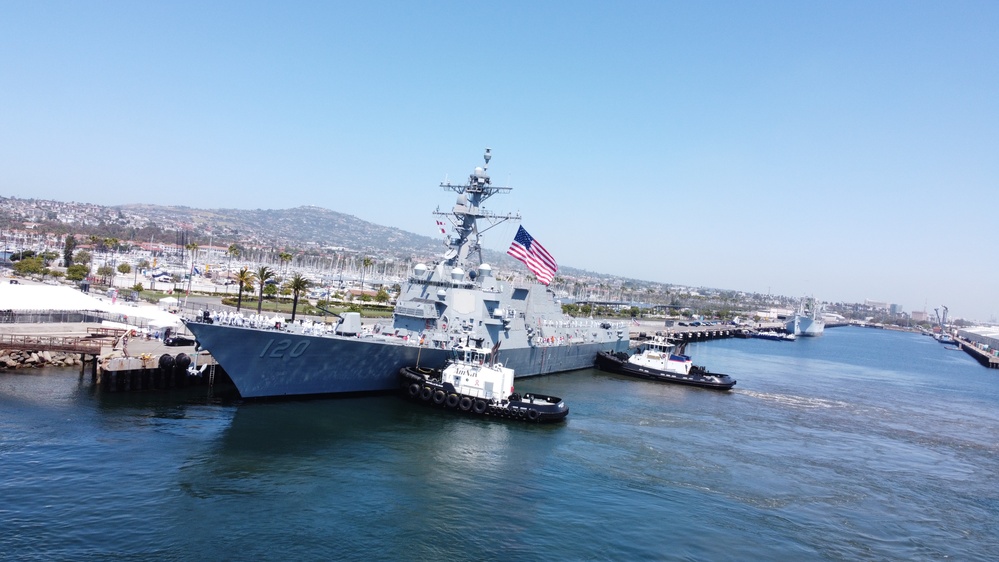 MANNING THE RAILS ABOARD USS CARL M LEVIN