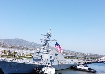 MANNING THE RAILS ABOARD USS CARL M LEVIN
