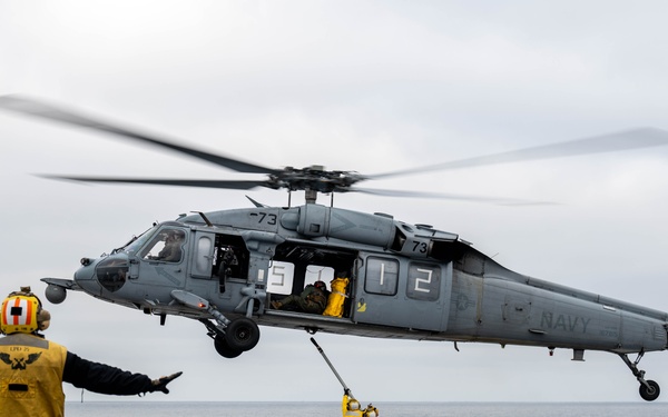 Vertical replenishment training aboard Somerset