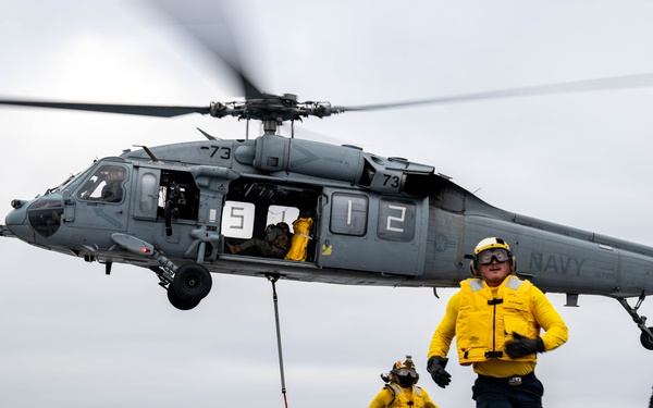 Vertical replenishment training aboard Somerset
