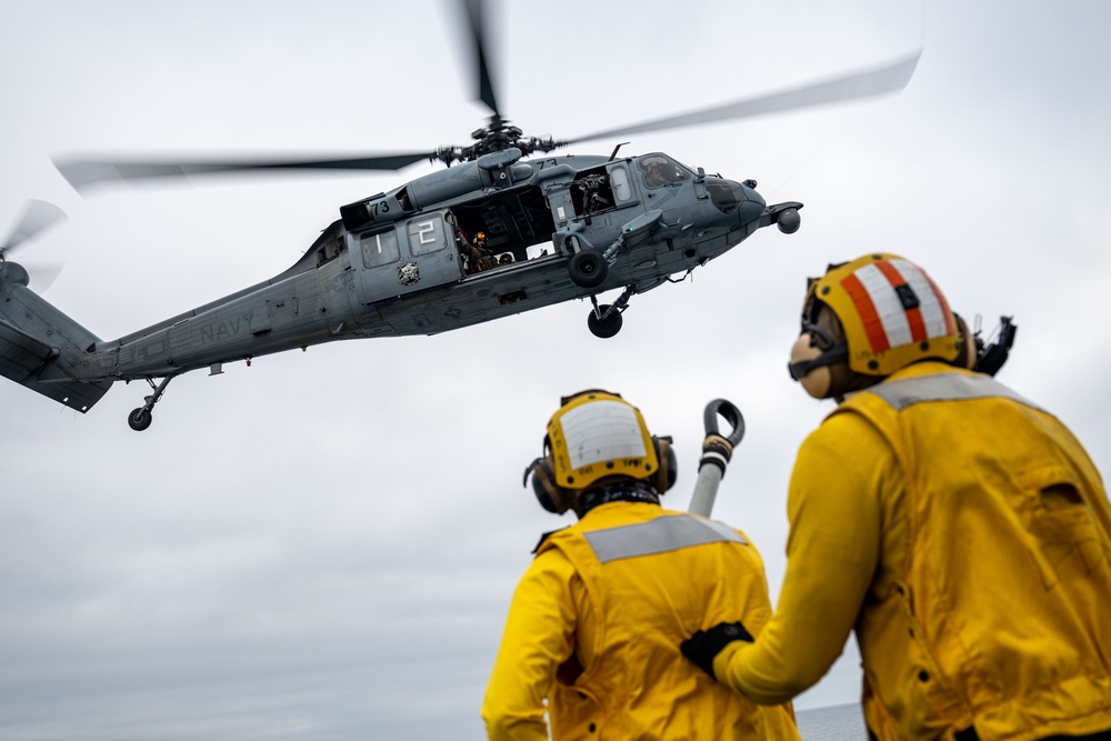 Vertical replenishment training aboard Somerset